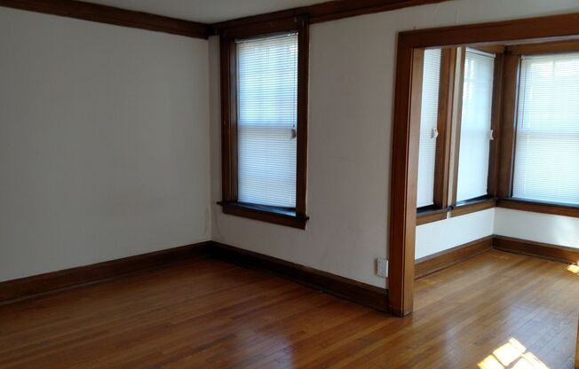 August Management presents the Murray Hill Apartments