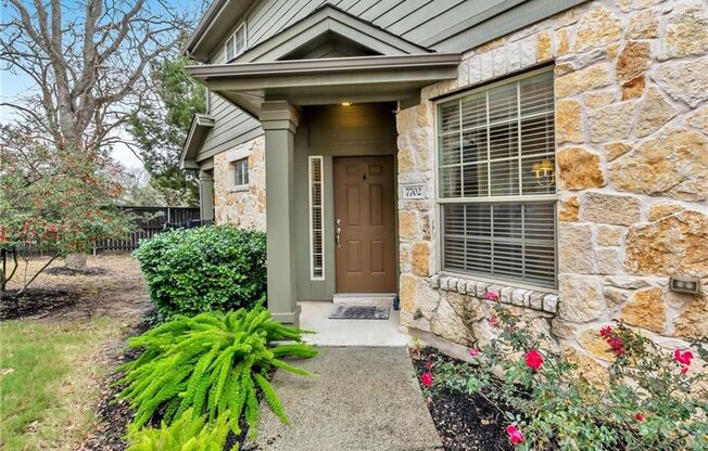 Spectacular 2 bedroom and 2-1/2 bathroom condo in South Austin gated community!