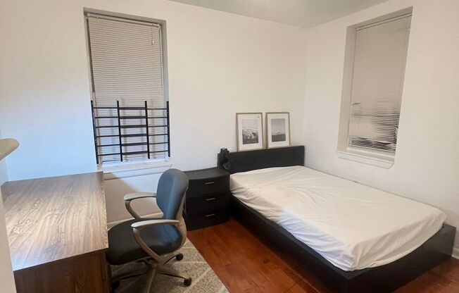 2 beds, 1 bath, $1,600, Unit 1R