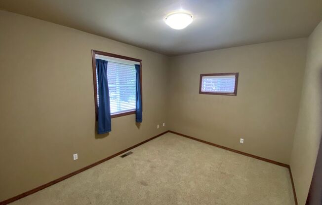 3 beds, 2.5 baths, $2,550