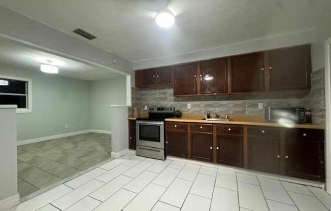 711 E 129 AVE