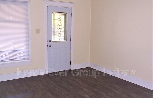 2 beds, 1 bath, 1,008 sqft, $900