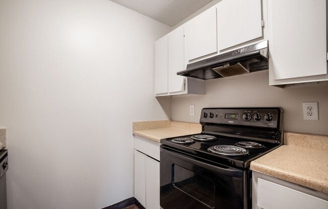 2 beds, 1 bath, 841 sqft, $1,045, Unit 511 P