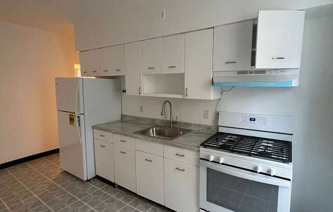 2 beds, 1 bath, $1,000, Unit Unit 1