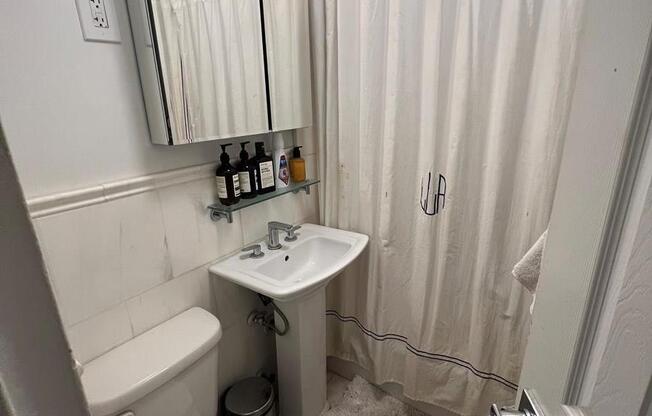 21 E 21 ST
