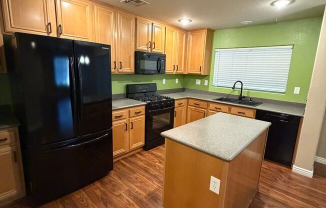 AMERICANA Property Mgmt - Beautiful 3-Beds, 2 story Home with Balcony & Backyard in SW
