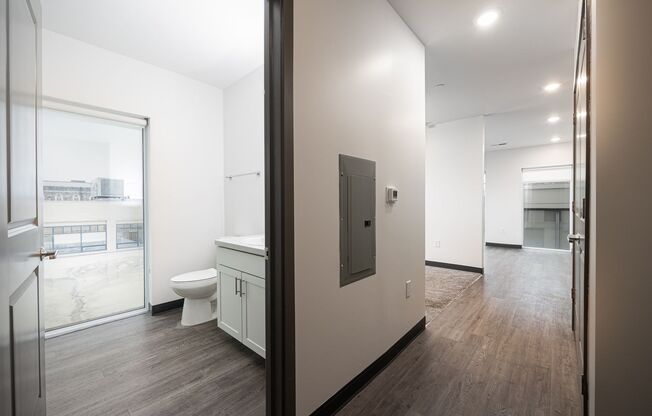 Studio, 1 bath, 427 sqft, $1,060, Unit 801