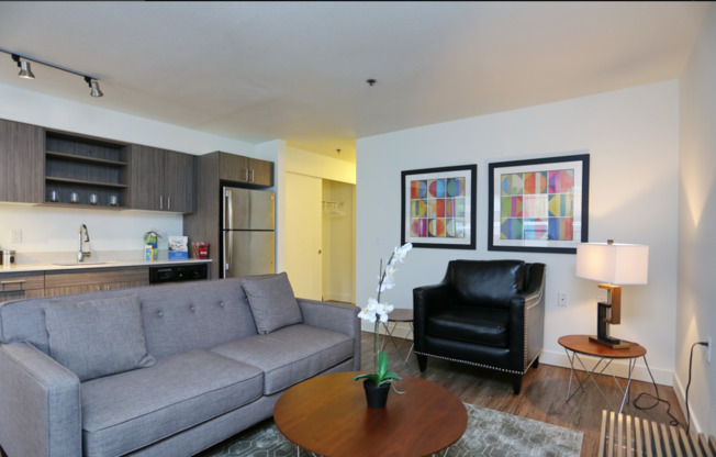 2 beds, 1 bath, 875 sqft, $2,495, Unit 433