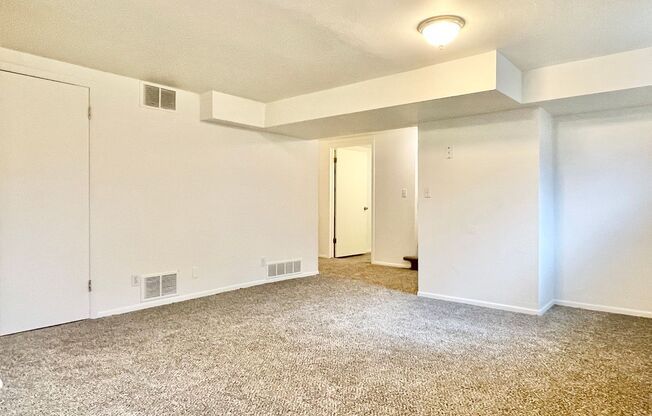 4 beds, 2 baths, 2,200 sqft, $2,395, Unit 1922 E. Hillcrest Ave.