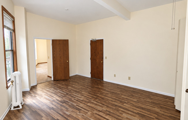 2 beds, 1 bath, $1,450, Unit 320A