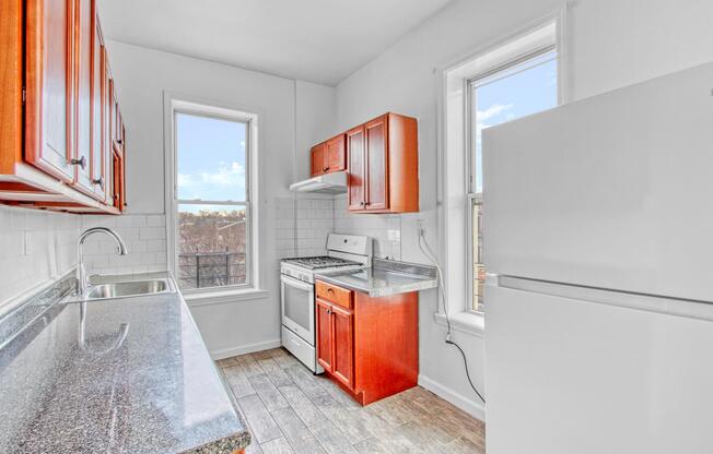 171 E 8 ST