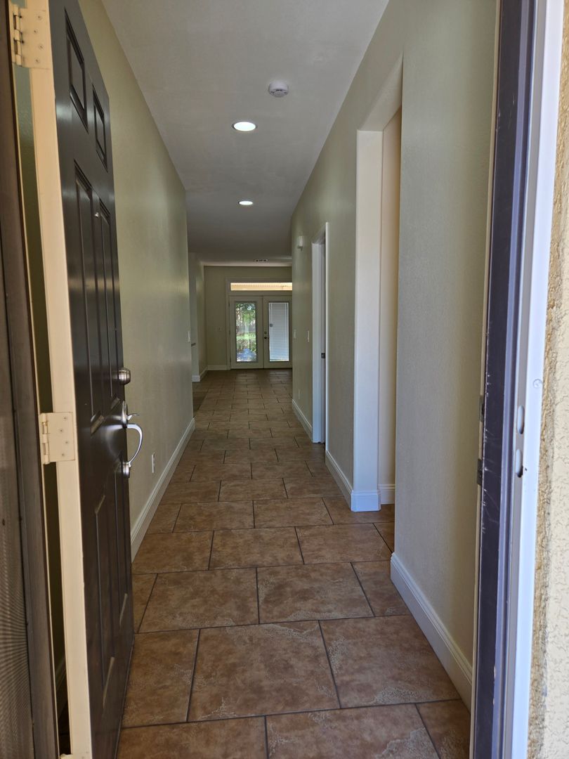 A Beautiful Single Story Townhouse! 3 Bed, 2 Bath, 2 Car!