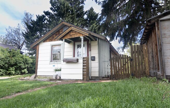 Private 1-Bed Cottage Near Downtown Bozeman with Fenced Yard and Off-Street Parking