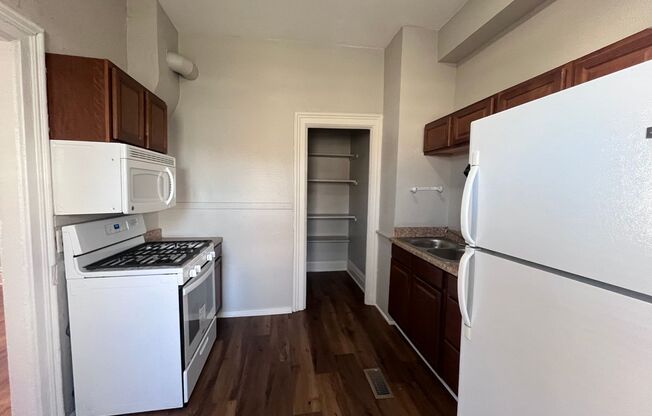 Three Bedroom Unit Near Downtown Grand Rapids! On site laundry!
