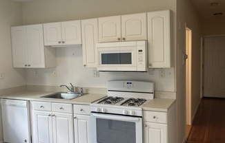 2 beds, 1 bath, 1,050 sqft, $2,600, Unit 1