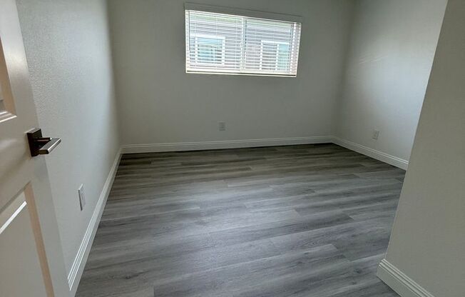 2 beds, 1 bath, 850 sqft, $2,325, Unit 9185-10