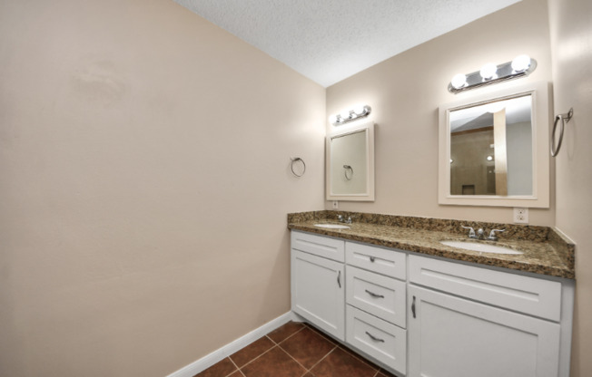 2102 Rolling Glen Dr