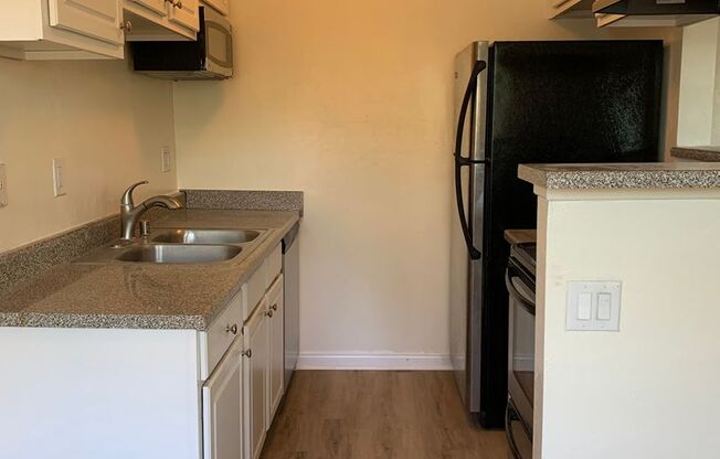 1 bed, 1 bath, 650 sqft, $2,100, Unit 15