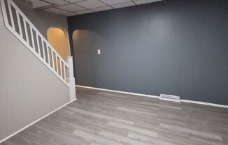 2 Bedroom House w/ washer and dryer hook up