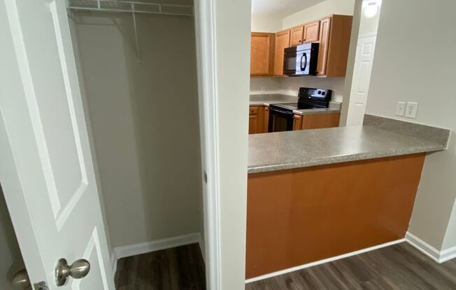 2 beds, 2 baths, 1,131 sqft, $1,425, Unit 2780-1