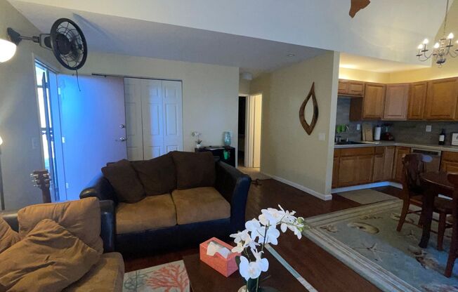 2 beds, 1 bath, $1,800, Unit unit 39C