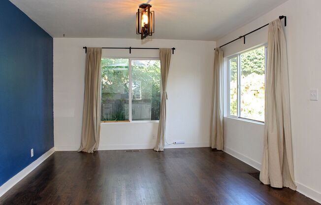 Adorable 3+ Bedroom St. Johns Bungalow with the Right Updates!