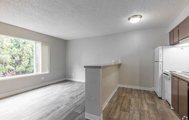Studio, 1 bath, 355 sqft, $1,040