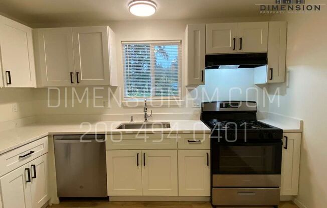 2 Bed 1 bath Port Orchard Apartment! With Easy to Book Self Tours!