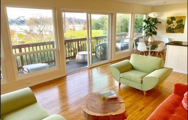 Water Views!!!! 2 Beds with amazing walk score in Sausalito with Parking