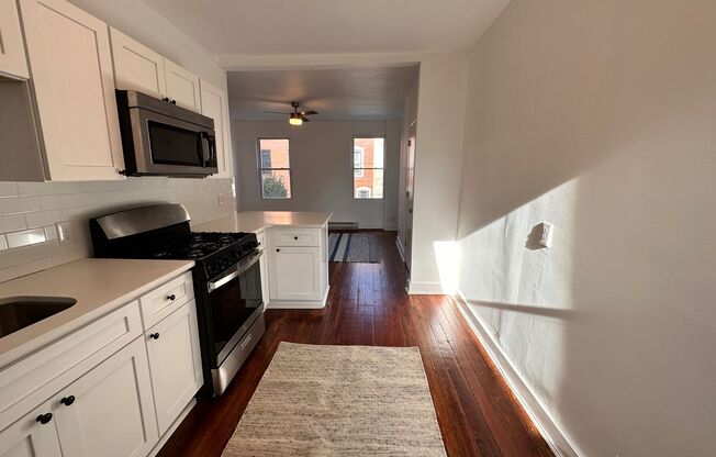3 beds, 1 bath, 1,000 sqft, $1,400, Unit Unit 2