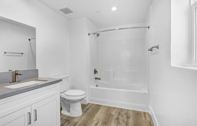 2 beds, 2 baths, 911 sqft, $2,595, Unit 404