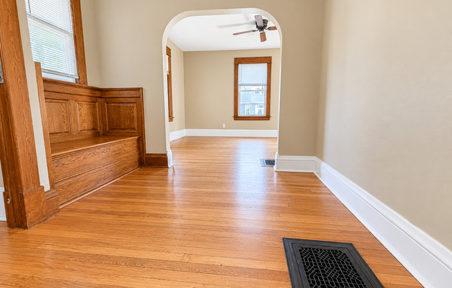 Available NOW! Large 4 bedroom 1 bath house in Dayton's Bluff area!!