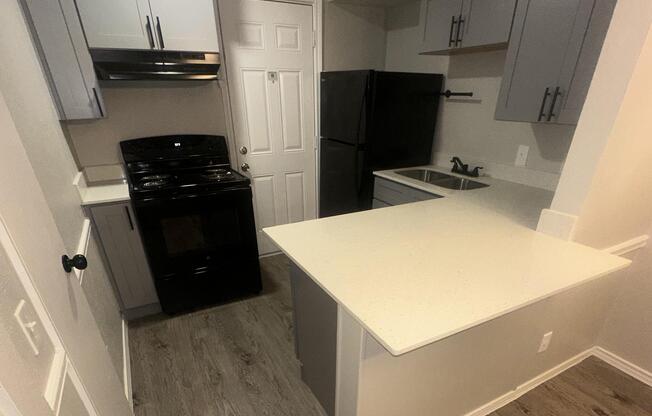 1 bed, 1 bath, 627 sqft, $1,100