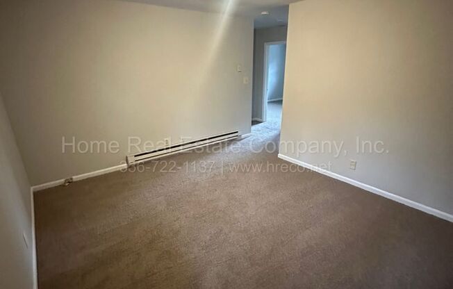 2 beds, 1 bath, $895, Unit F