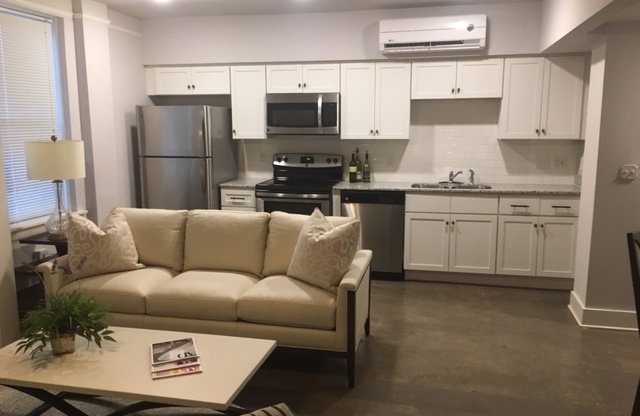 1 bed, 1 bath, 550 sqft, $1,400, Unit 405