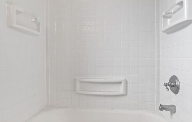 1 bed, 2 baths, 962 sqft, $1,095, Unit 303
