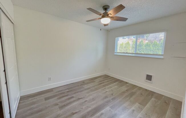 2 beds, 1 bath, 890 sqft, $1,595, Unit 16