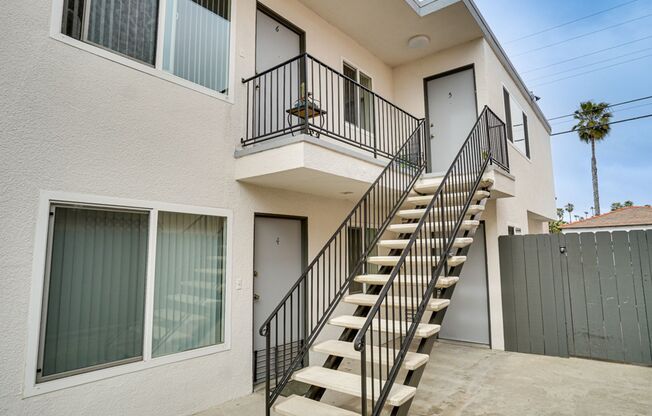 Sunset Cliffs | Beautiful 2 and 1 bedroom 1 bathroom - Immediate move in