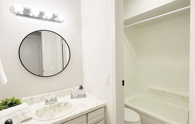 2 beds, 1 bath, 829 sqft, $975, Unit 40