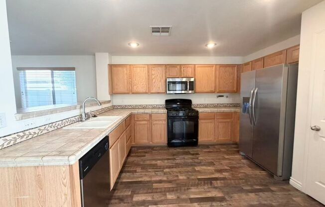 Large 4BR/2.5BA Family Home in Southwest Las Vegas