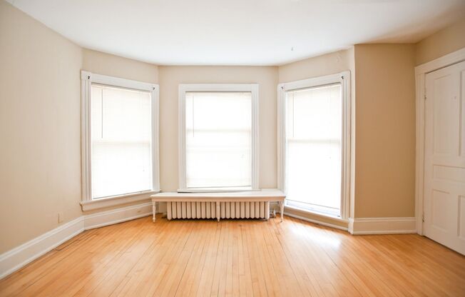 ***$1400 OFF FIRST MONTH***  4 Bd/2 Ba Close to Lakefront