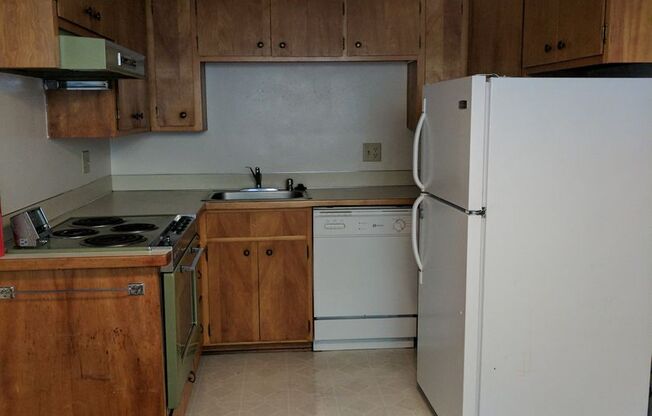 2 beds, 1 bath, $1,250, Unit 05