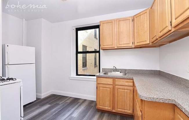 2 beds, 1 bath, $2,825, Unit 3-CF