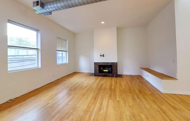 Duplexed Lincoln Park/Old Town 3 Bed 2 Bath