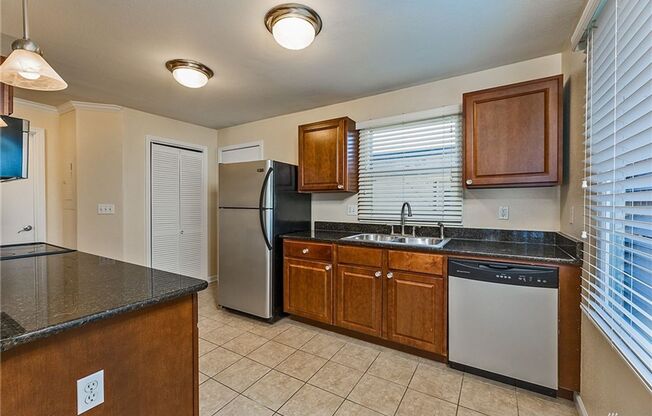 1 bed, 1 bath, $1,400, Unit E