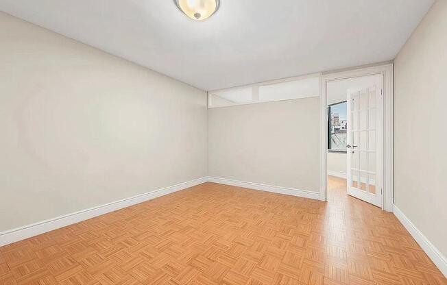4 W 104 ST
