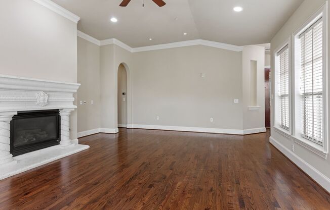 Luxury Highland Park Condo with gas and water