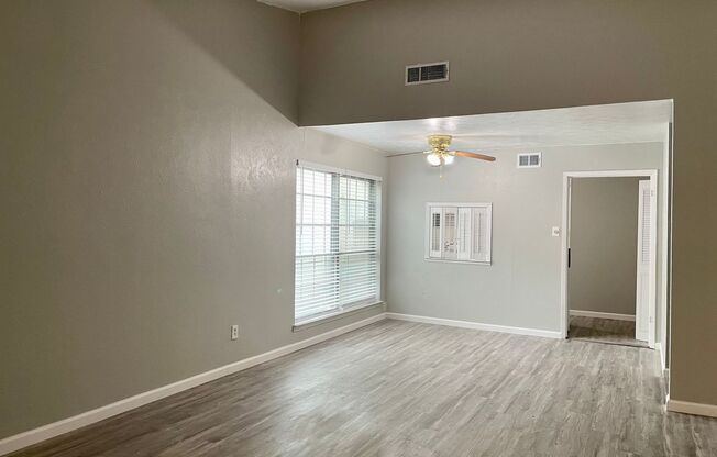 Townhome For Rent in Dallas - 3 Bedrooms/2 Baths