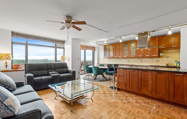 112 1 QUEENS BLVD