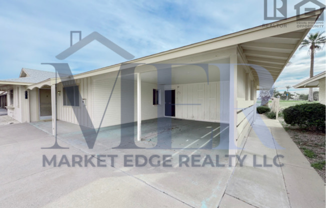 2Bed/2Bath House in Sun City on Golf Course! Ready for Immediate Move-In!